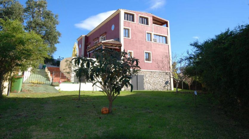 Villa with sea views for rent in El Rosario - image 002-835x467 on https://www.laconchaliving.com
