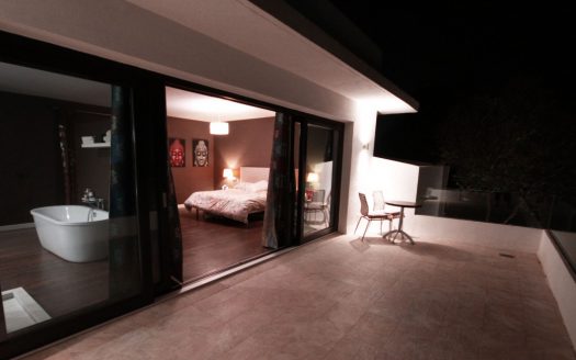 Modern villa close to the sea