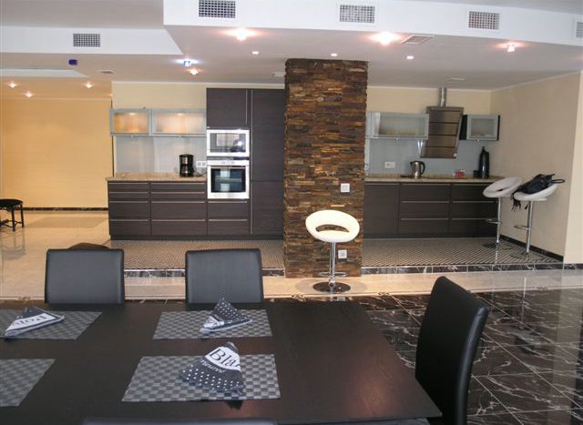Apartment in Golden M - image 1016-640x467 on https://www.laconchaliving.com
