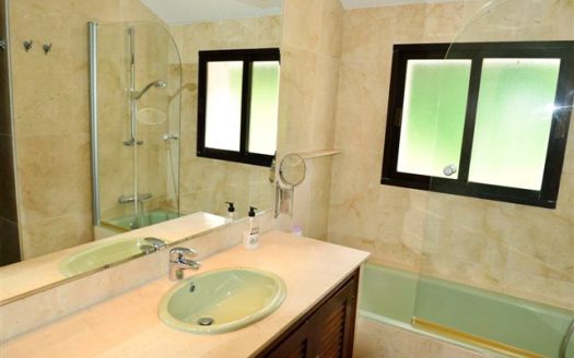 Villa in Nueva Andalucia