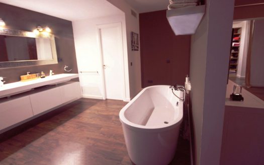 Modern villa close to the sea