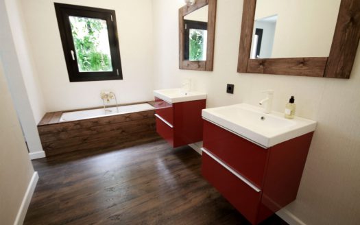 Modern villa close to the sea