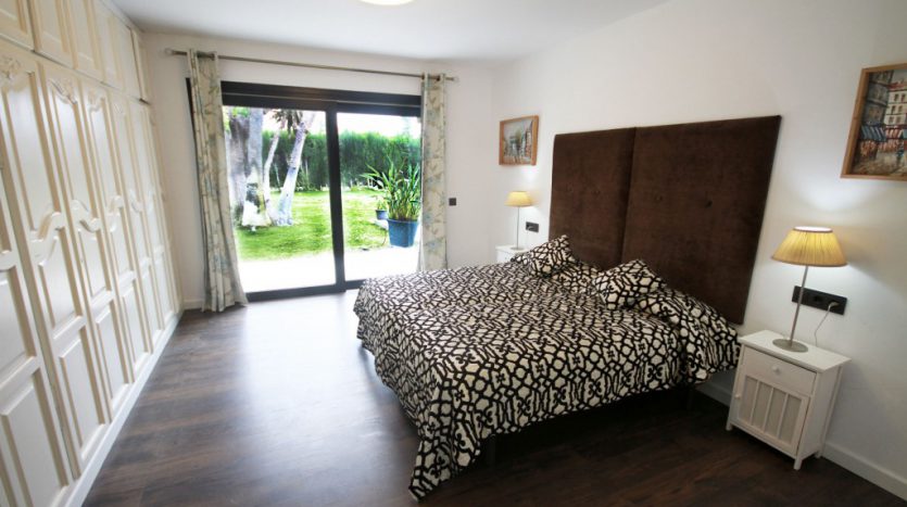 Moderna villa cerca del mar - image 14-Bedroom-2-835x467 on https://www.laconchaliving.com
