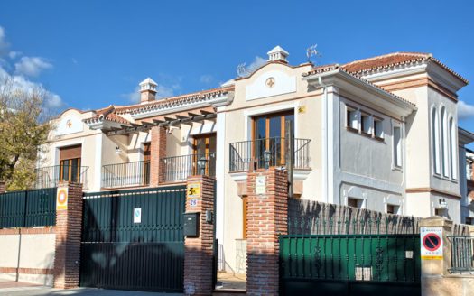 Semi detached villa in Marbella centre