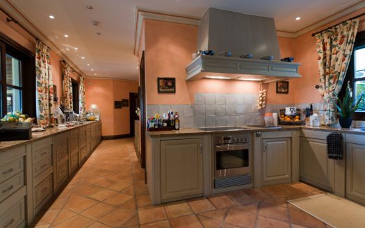 Rustic villa in La Zagaleta