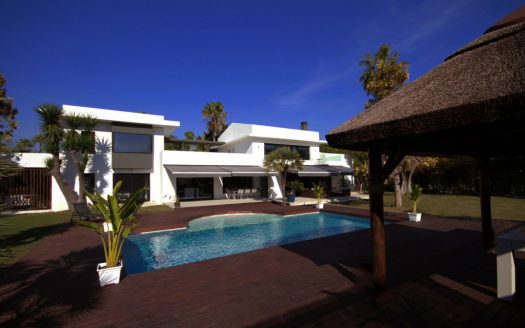 Modern villa close to the sea