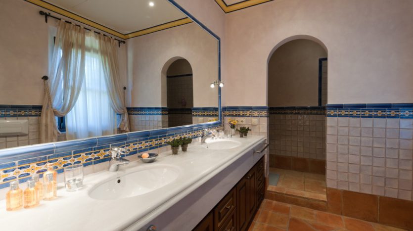 Rustic villa in La Zagaleta - image 38-835x467 on https://www.laconchaliving.com