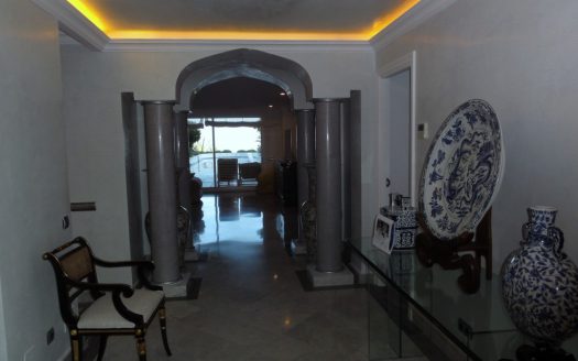 Beachfront apartment in Grey d’Albion, Puerto Banus