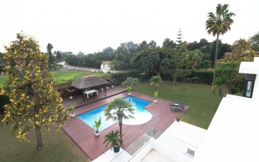 Modern villa close to the sea