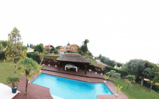 Modern villa close to the sea