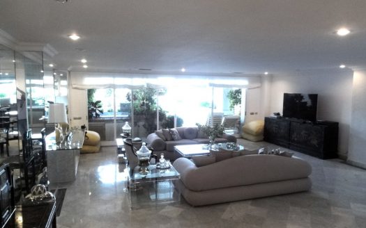 Beachfront apartment in Grey d’Albion, Puerto Banus