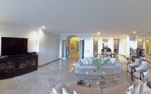 Beachfront apartment in Grey d’Albion, Puerto Banus