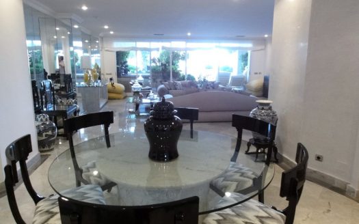 Beachfront apartment in Grey d’Albion, Puerto Banus