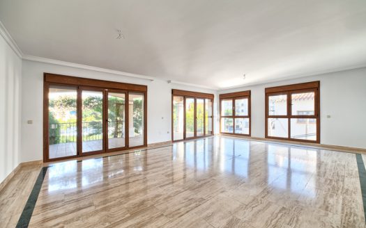 Semi detached villa in Marbella centre