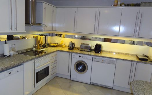 Beachfront apartment in Grey d’Albion, Puerto Banus