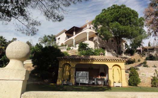 Rustic villa in La Zagaleta - image A-525x328 on https://www.laconchaliving.com