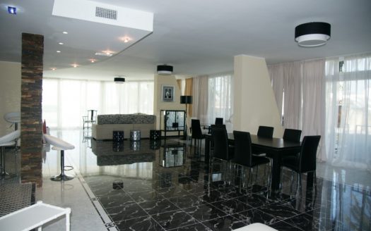 SEA FRONT APARTMENT IN THE GOLDEN MILE