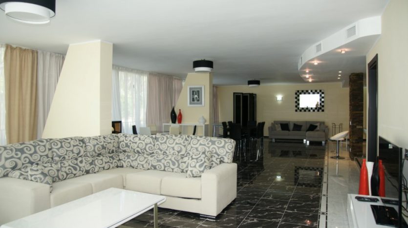 SEA FRONT  APARTMENT IN THE GOLDEN MILE - image DSC08707-Medium-835x467 on https://www.laconchaliving.com
