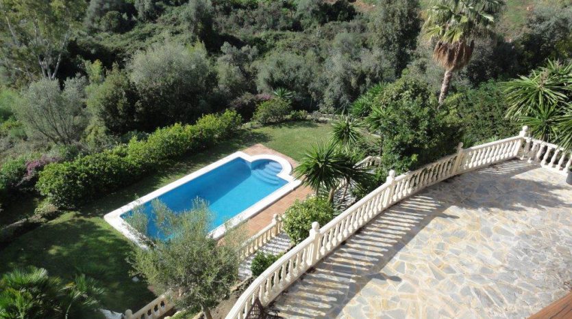 Beautiful villa in La Quinta Golf - image G-835x467 on https://www.laconchaliving.com