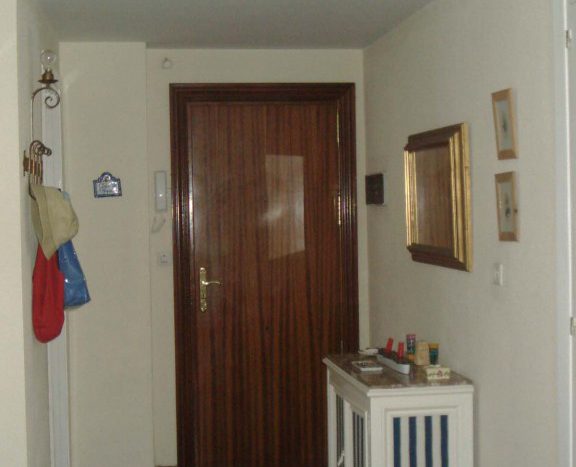 Apartment in Fuengirola - image Hall-de-entrada-576x467 on https://www.laconchaliving.com