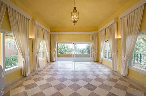 Villa in Nueva Andalucia