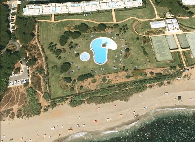 Cabopino - Excellent beachfront duplex penthouse - image Los-Granados-de-Cabopino-1-640x467 on https://www.laconchaliving.com
