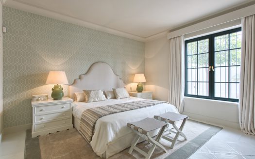 Luxury beach-side villa for sale in Guadalmina Costa del Sol