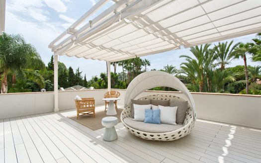 Luxury beach-side villa for sale in Guadalmina Costa del Sol