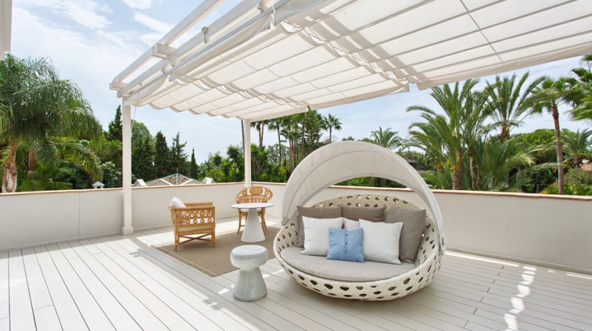 Exclusiva villa de lujo - image Luxury-beach-side-villa-for-sale-in-Guadalmina-16-835x467 on https://www.laconchaliving.com