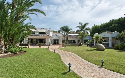 Luxury beach-side villa for sale in Guadalmina Costa del Sol
