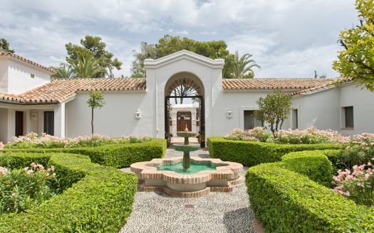 Luxury beach-side villa for sale in Guadalmina Costa del Sol