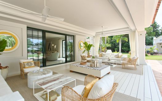 Luxury beach-side villa for sale in Guadalmina Costa del Sol