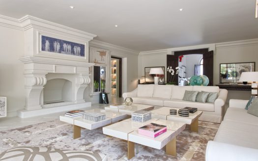 Luxury beach-side villa for sale in Guadalmina Costa del Sol