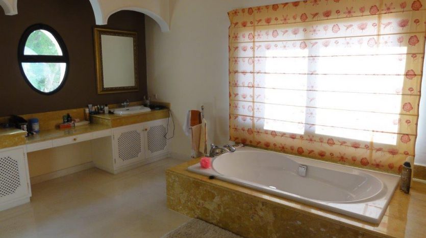 Beautiful villa in La Quinta Golf - image M-835x467 on https://www.laconchaliving.com