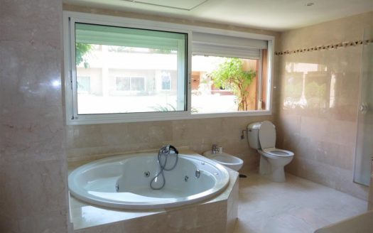 Просторная квартира в Магна Марбелья