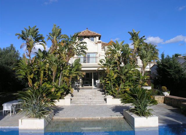 Villa in Las Chapas - image Main-3-640x467 on https://www.laconchaliving.com