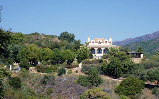 Rustic villa at Monte Mayor