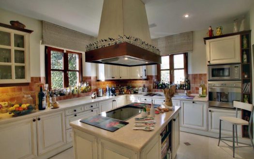 Rustic villa at Monte Mayor