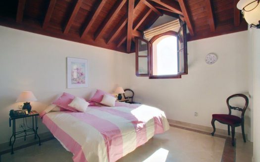 Rustic villa at Monte Mayor