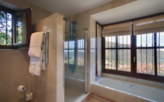 Rustic villa at Monte Mayor