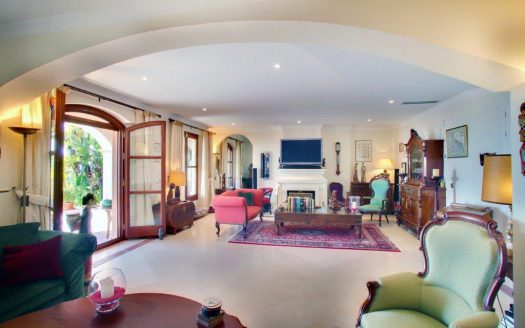 Rustic villa at Monte Mayor