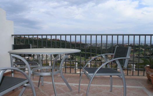 Apartment in Los Arqueros Golf with sea views