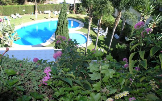 APARTMENT IN PUERTO BANUS