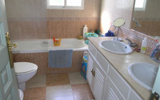 Villa in Nueva Andalucia