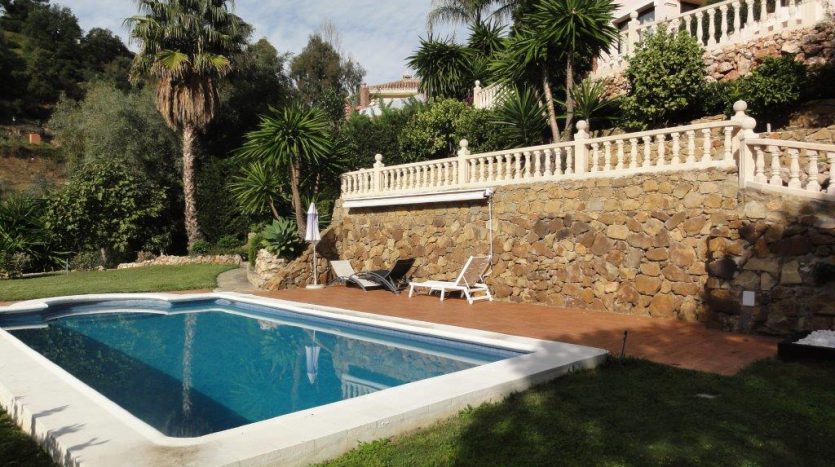 Beautiful villa in La Quinta Golf - image R-1-835x467 on https://www.laconchaliving.com