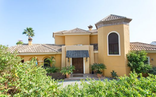 Comfortable villa for sale with panoramic sea and mountain views