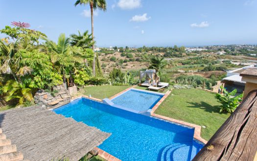 Comfortable villa for sale with panoramic sea and mountain views