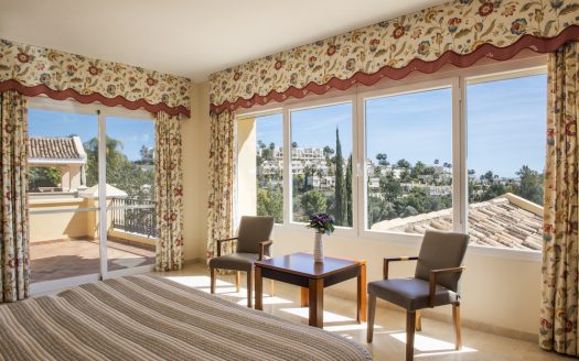 Villa for sale with golf and sea views