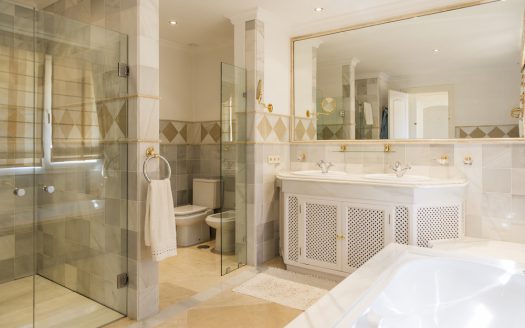 Villa for sale with golf and sea views