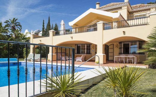 Villa for sale with golf and sea views